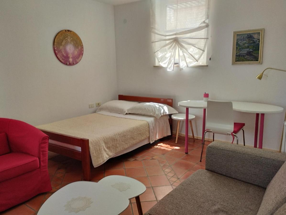 Apartma Oljka Pomjan Šmarje Εξωτερικό φωτογραφία